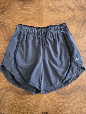 Jordan Women's Athletic Shorts Size M Grey 5.5 inch Inseam and Pockets